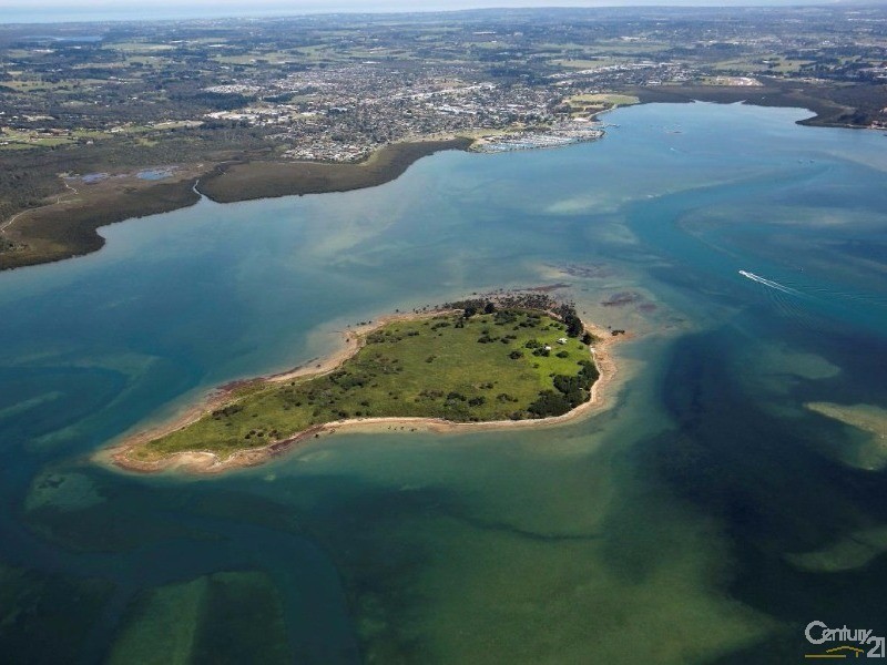 1 SANDSTONE ISLAND, Hastings VIC 3915