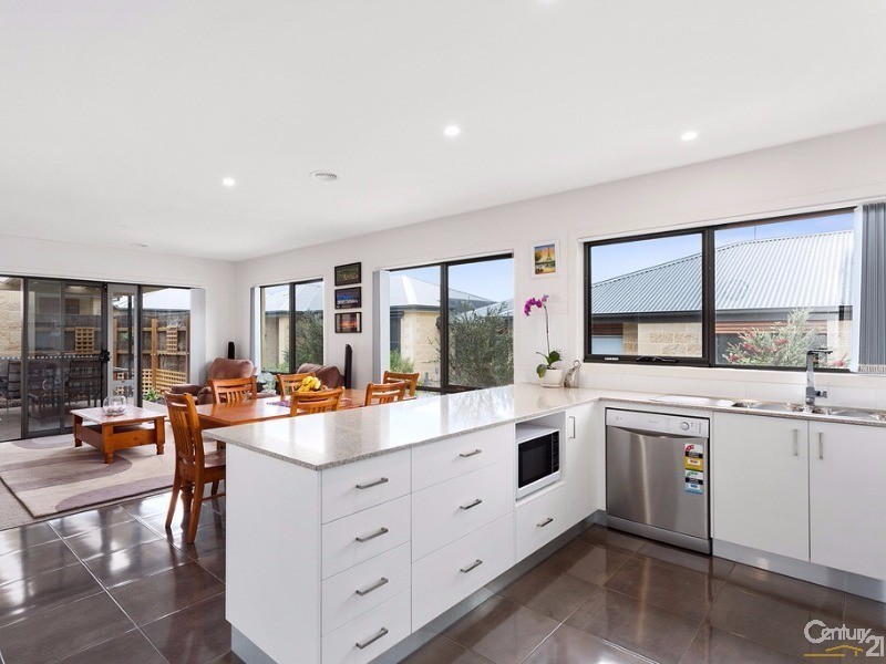 1/34 Olivia Way, Hastings VIC 3915