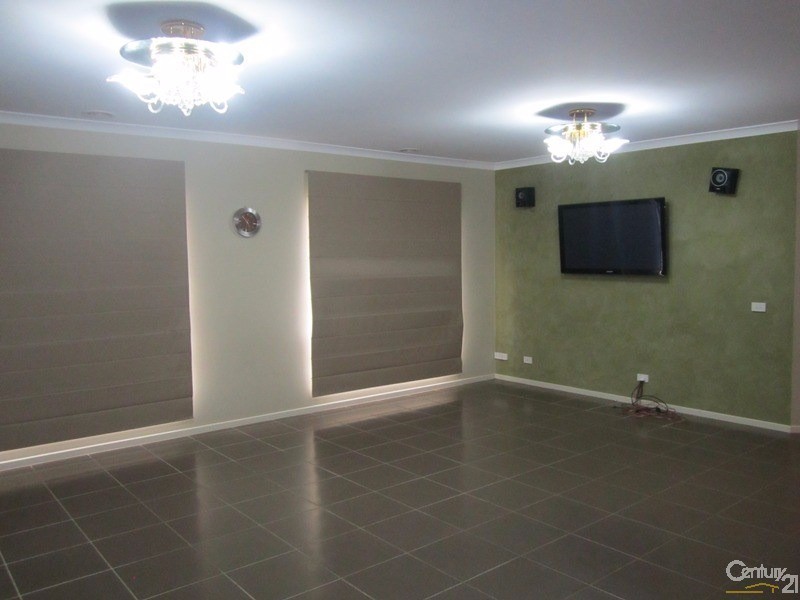 58 Phoenix Avenue, Cranbourne VIC 3977