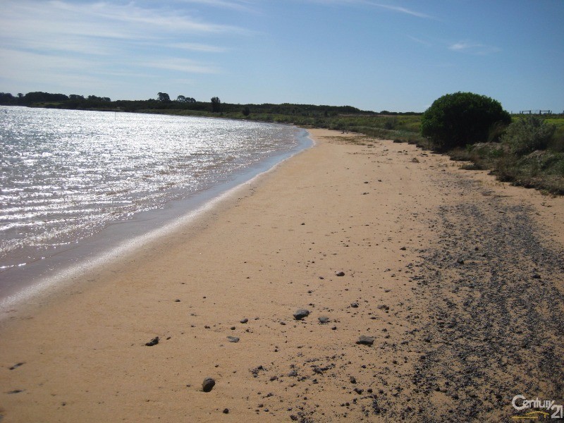 169 Ten Chain Road, French Island VIC 3921