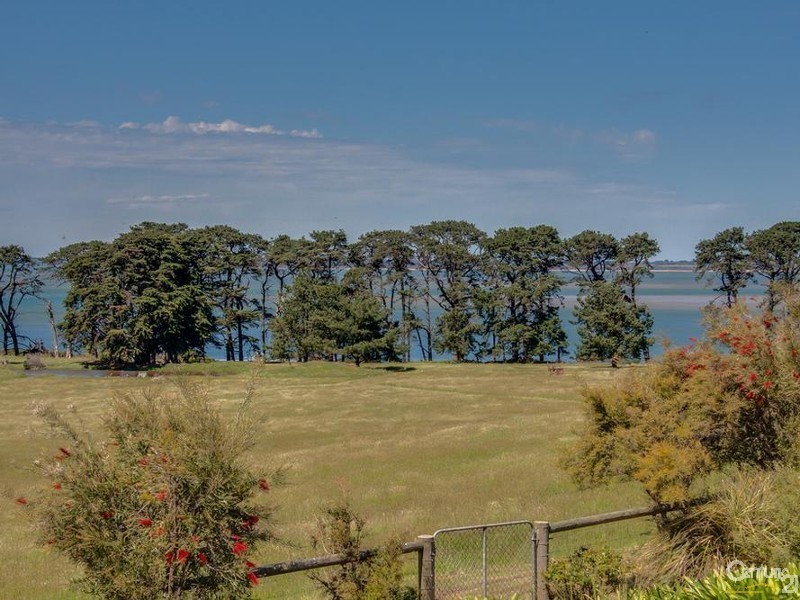 65 Fifth Avenue, French Island VIC 3921