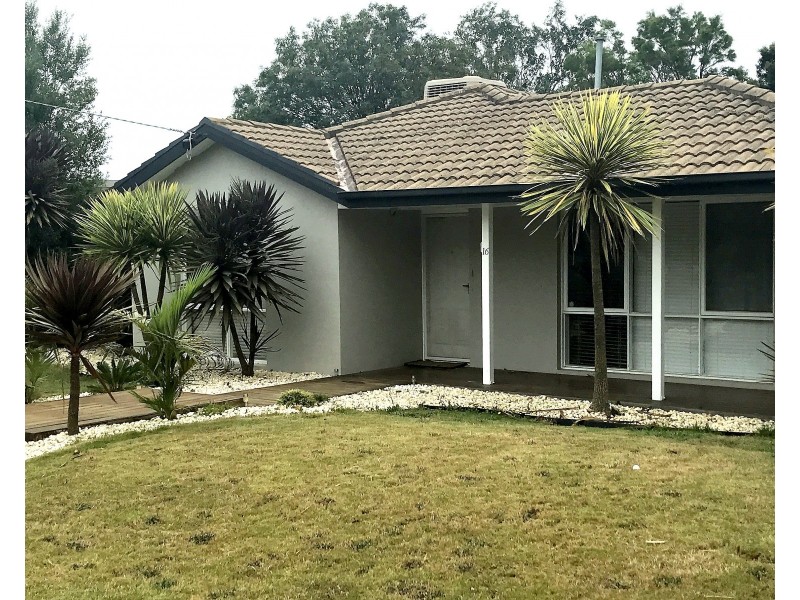 16 Lady Beverley Circuit, Somerville VIC 3912
