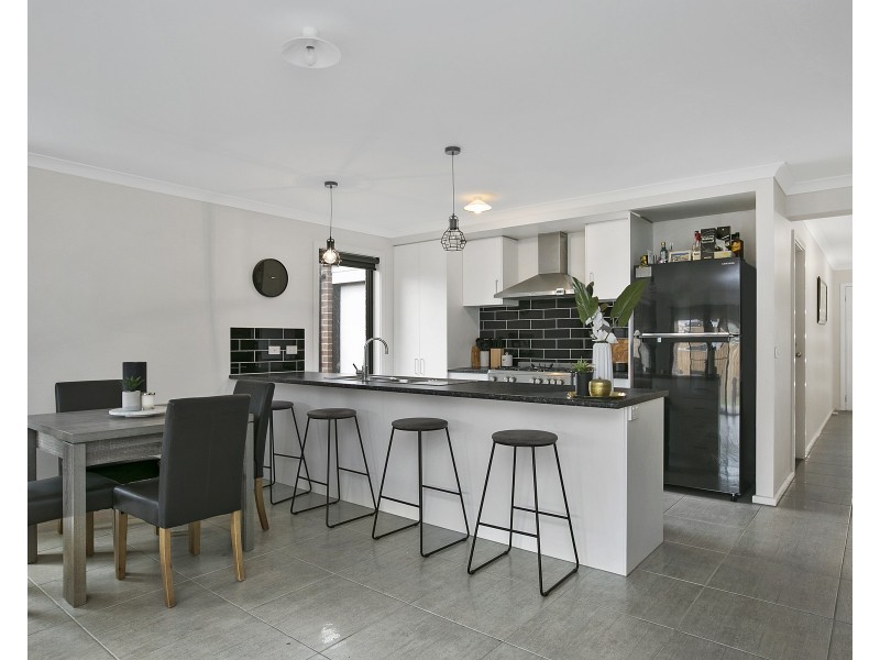 4 Mikhail Grove, Hastings VIC 3915