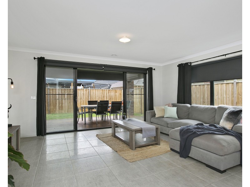 4 Mikhail Grove, Hastings VIC 3915