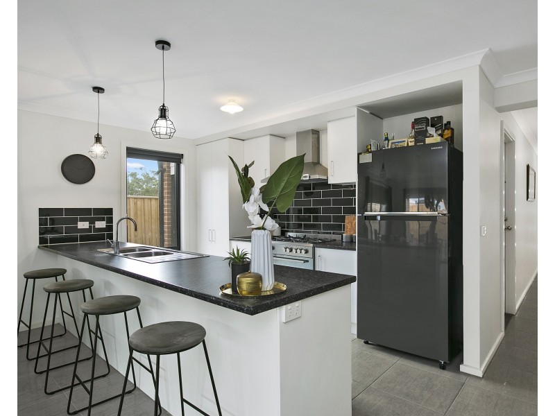 4 Mikhail Grove, Hastings VIC 3915