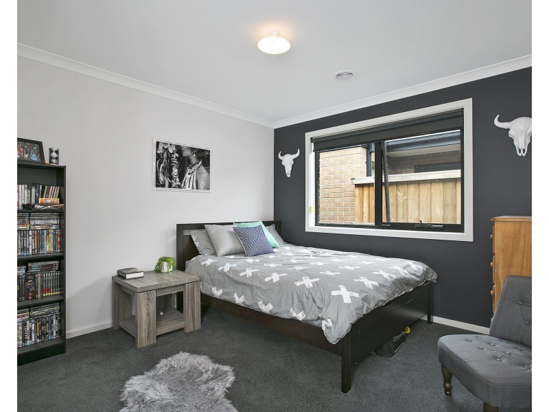 4 Mikhail Grove, Hastings VIC 3915