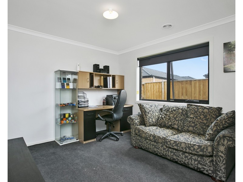 4 Mikhail Grove, Hastings VIC 3915
