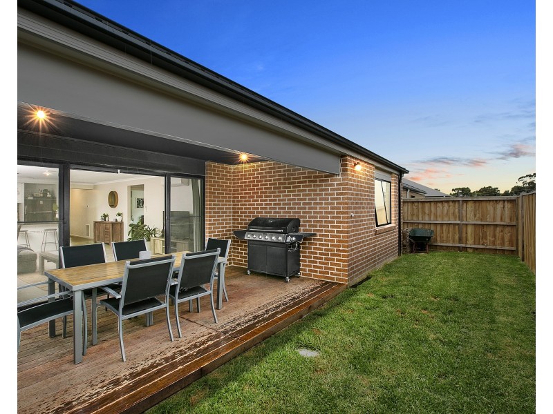 4 Mikhail Grove, Hastings VIC 3915