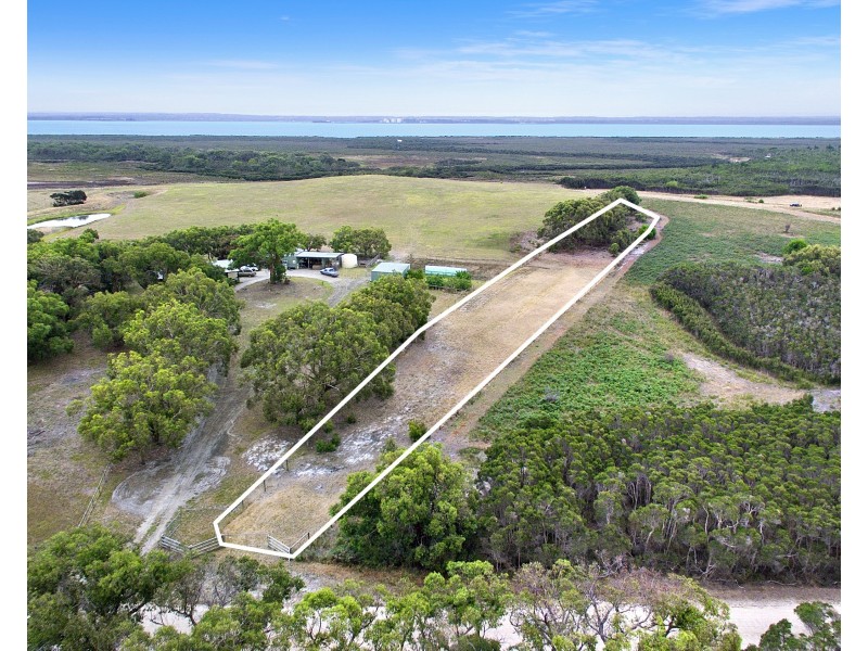 CA 2043 Coast Road, French Island VIC 3921