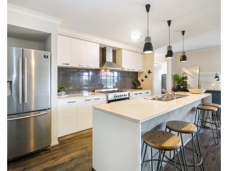 17 Atlas Drive, Cranbourne West VIC 3977