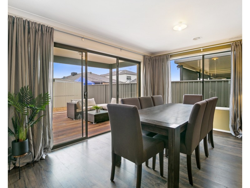 17 Atlas Drive, Cranbourne West VIC 3977