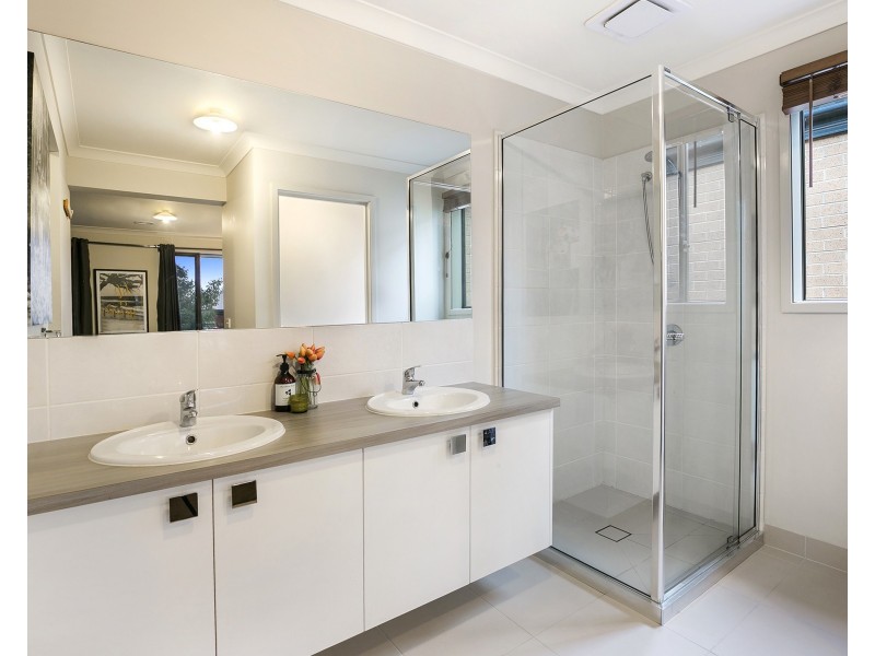 17 Atlas Drive, Cranbourne West VIC 3977