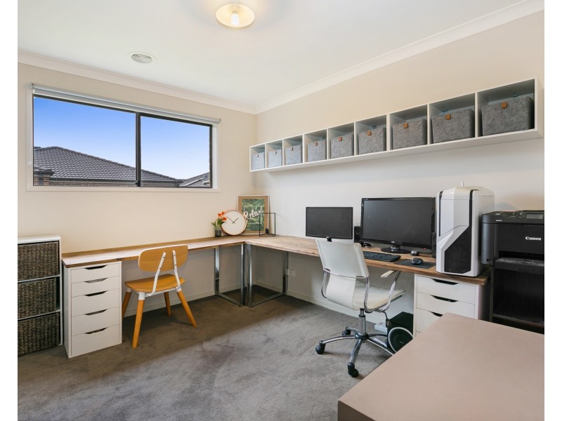 17 Atlas Drive, Cranbourne West VIC 3977