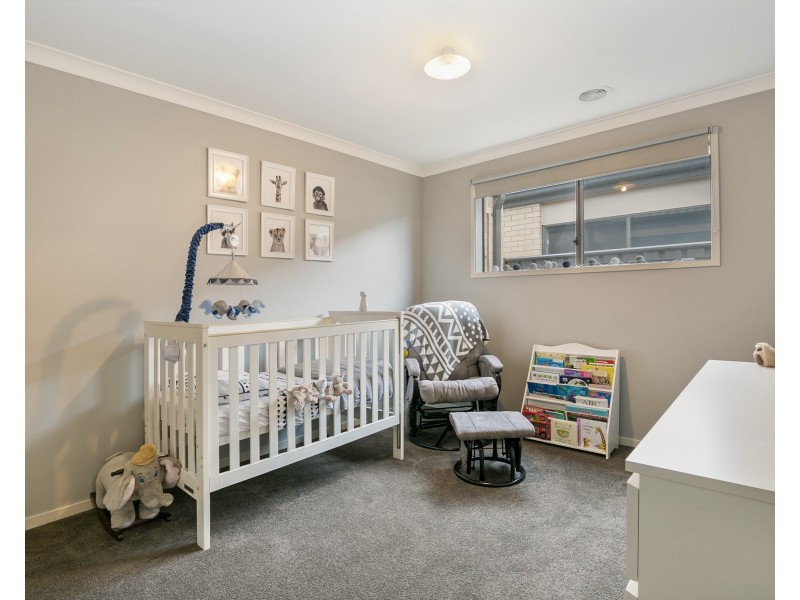 17 Atlas Drive, Cranbourne West VIC 3977