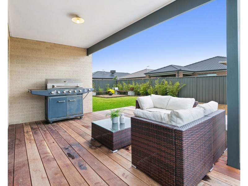 17 Atlas Drive, Cranbourne West VIC 3977