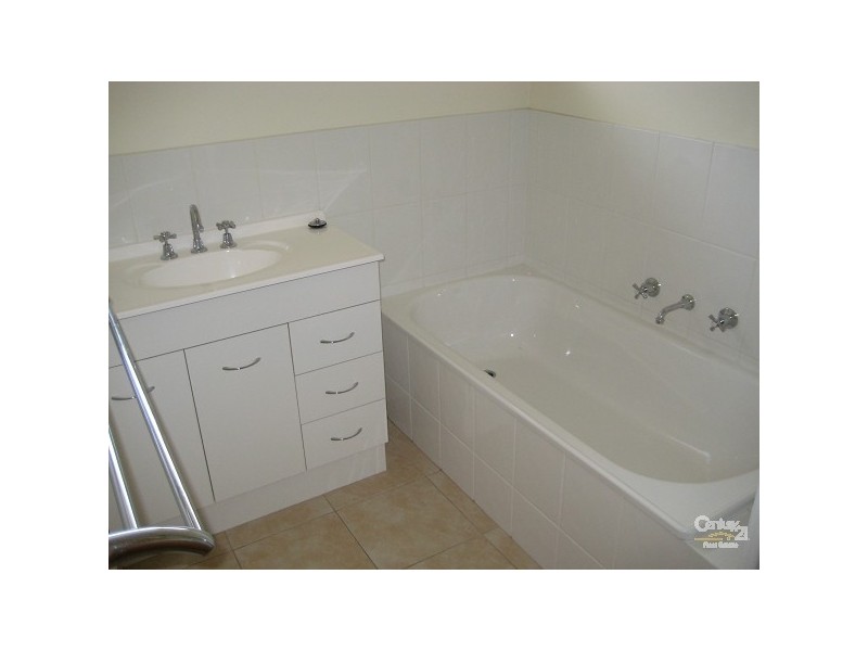 17 Penshurst Ave, Hastings VIC 3915