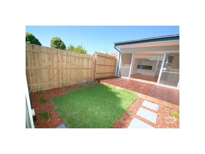 2/8 Albert Street, Hastings VIC 3915