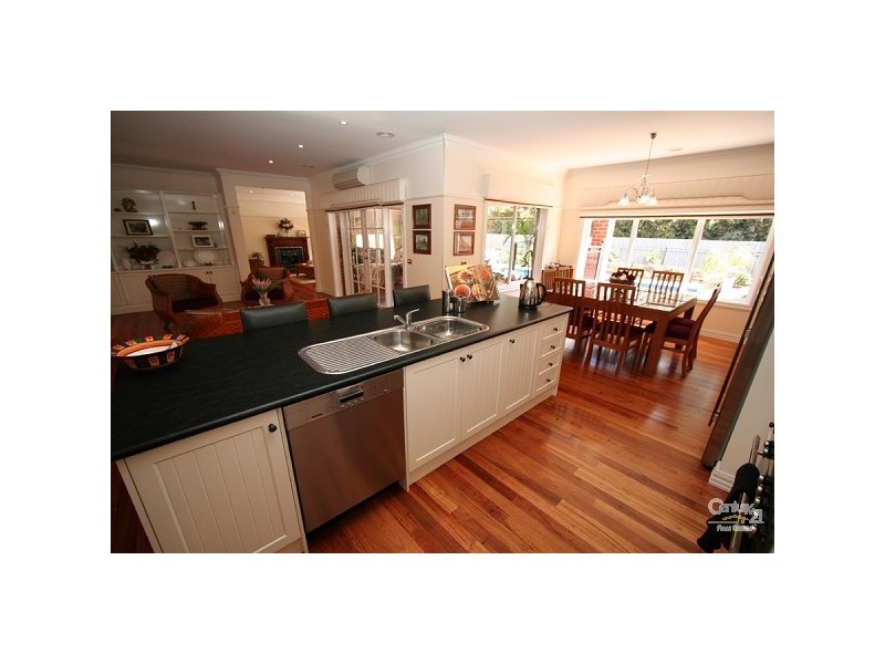 8 Kuan Yin Place, Hastings VIC 3915