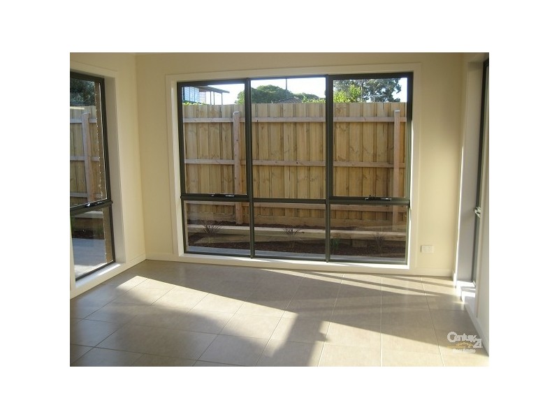 2/30 Martin Street, Hastings VIC 3915