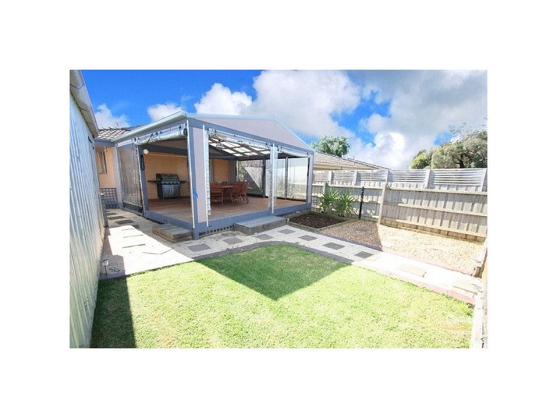 8 Stalwart Avenue, Hastings VIC 3915