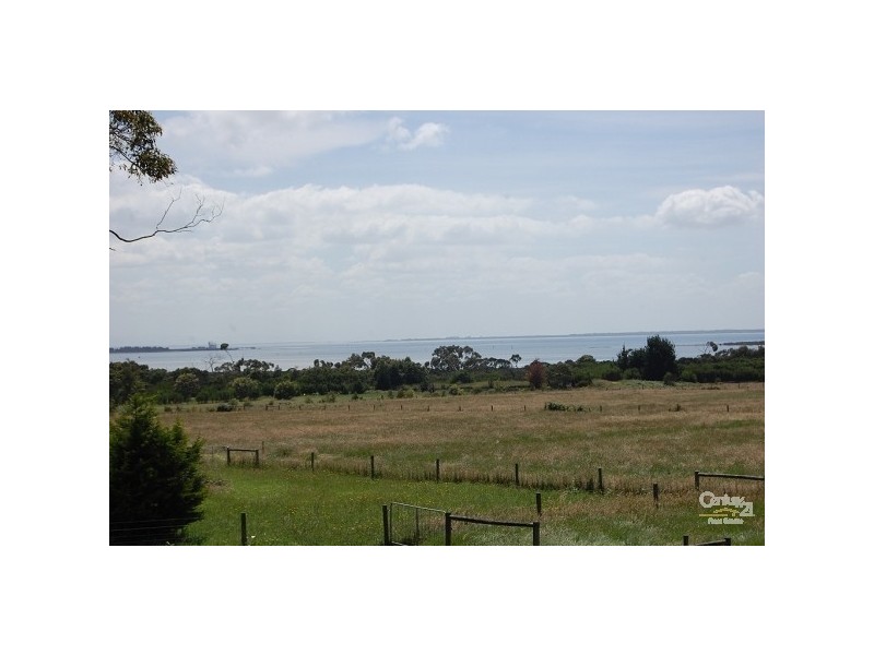 5 SEAGLADES LANE, Bittern VIC 3918