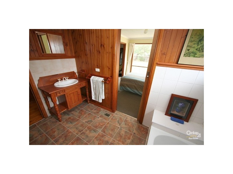 9 Loch Street, Crib Point VIC 3919