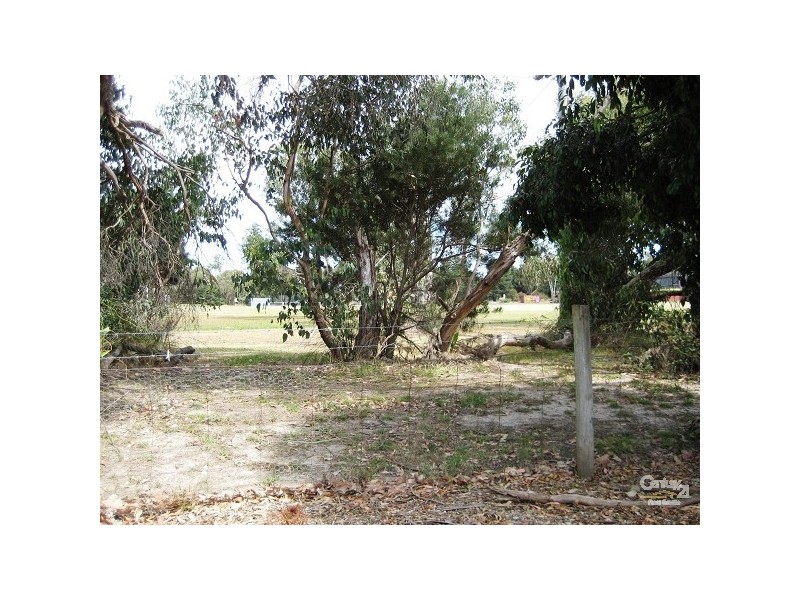 20 WILSON AVENUE, Bittern VIC 3918