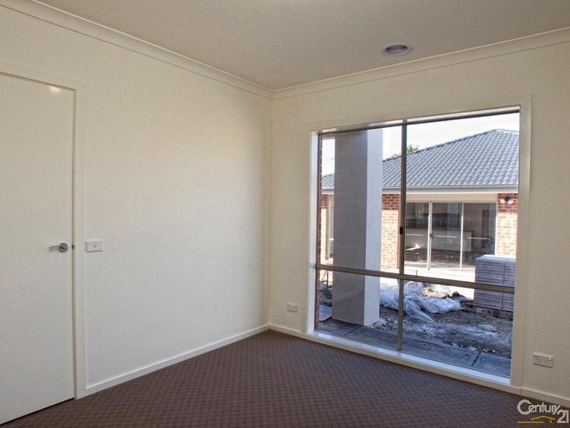 2/16 Douglas Street, Hastings VIC 3915