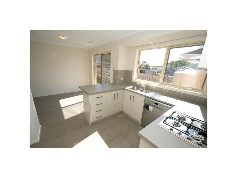 2/17 Rankin Road, Hastings VIC 3915