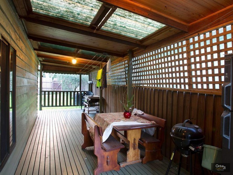 16 Pinewood Drive, Hastings VIC 3915