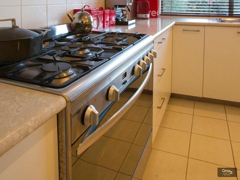 16 Pinewood Drive, Hastings VIC 3915