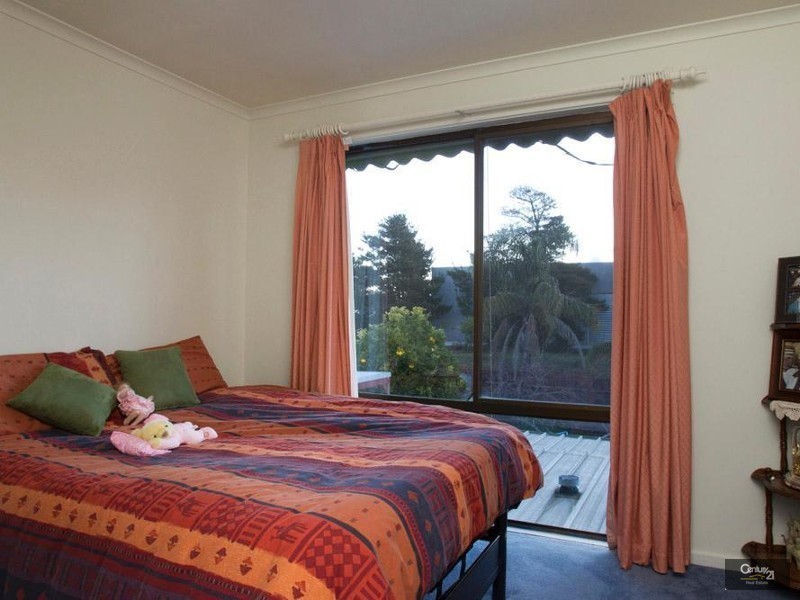 16 Pinewood Drive, Hastings VIC 3915