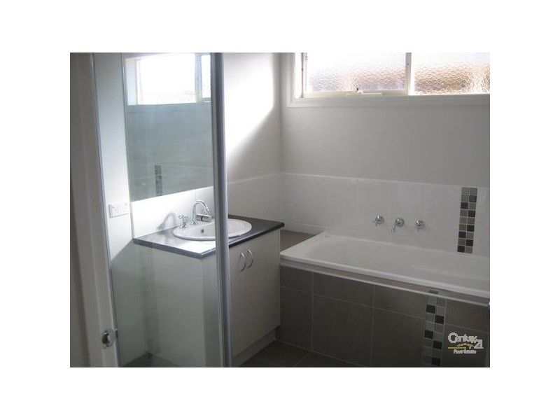 2/17 Railway Crescent, Hastings VIC 3915