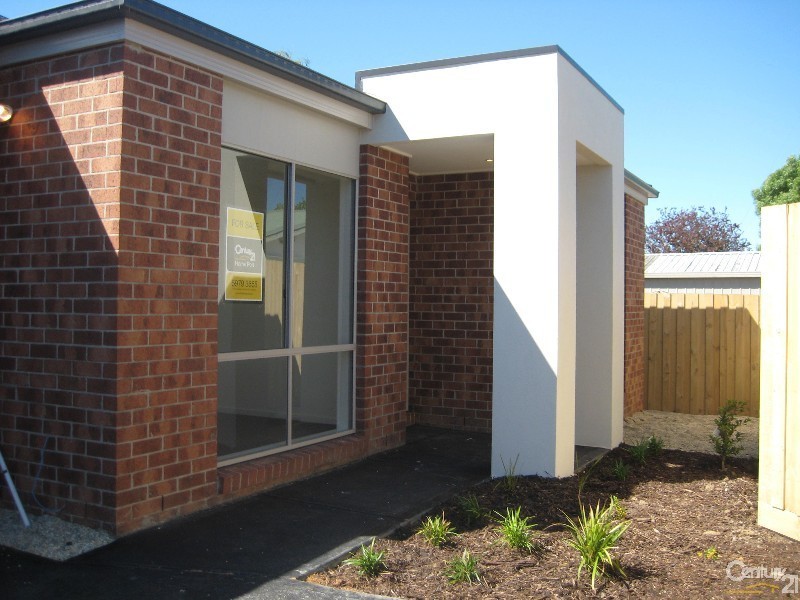 2/16 Douglas Street, Hastings VIC 3915