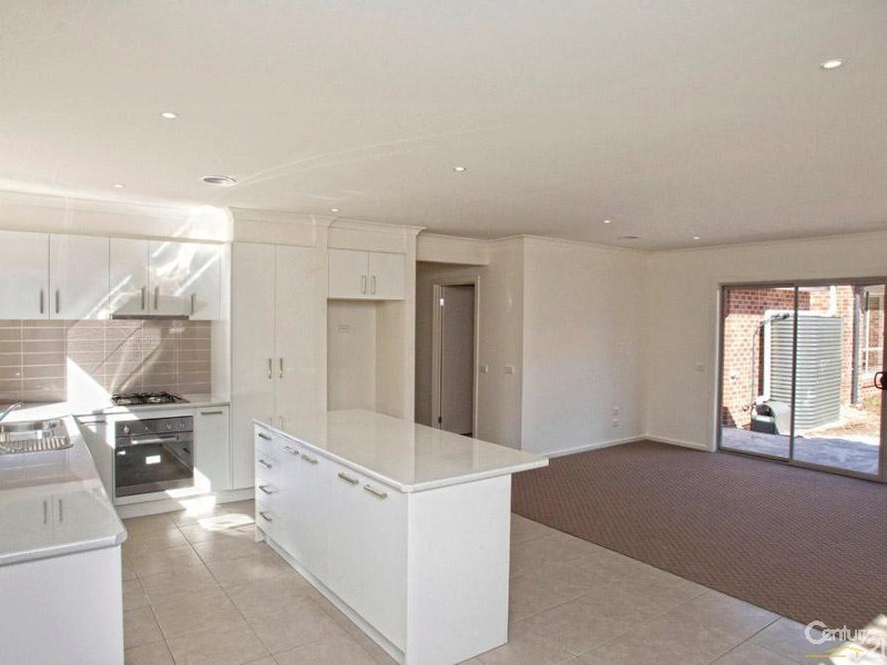 2/16 Douglas Street, Hastings VIC 3915