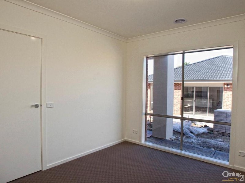 2/16 Douglas Street, Hastings VIC 3915