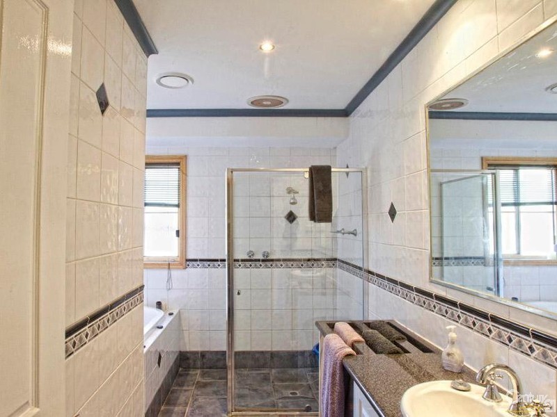 6 Snow Gum Place, Somerville VIC 3912