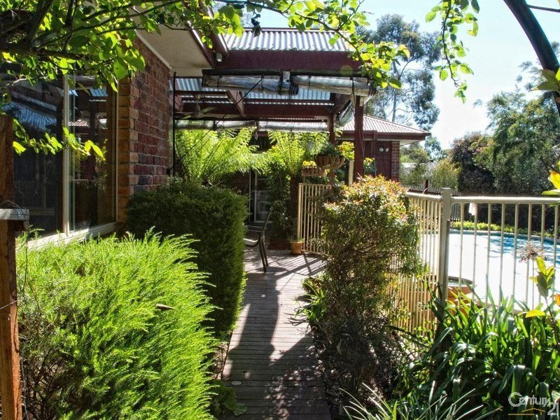 6 Snow Gum Place, Somerville VIC 3912
