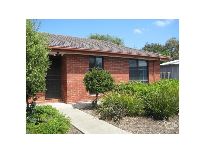 8 Cedar Drive, Hastings VIC 3915