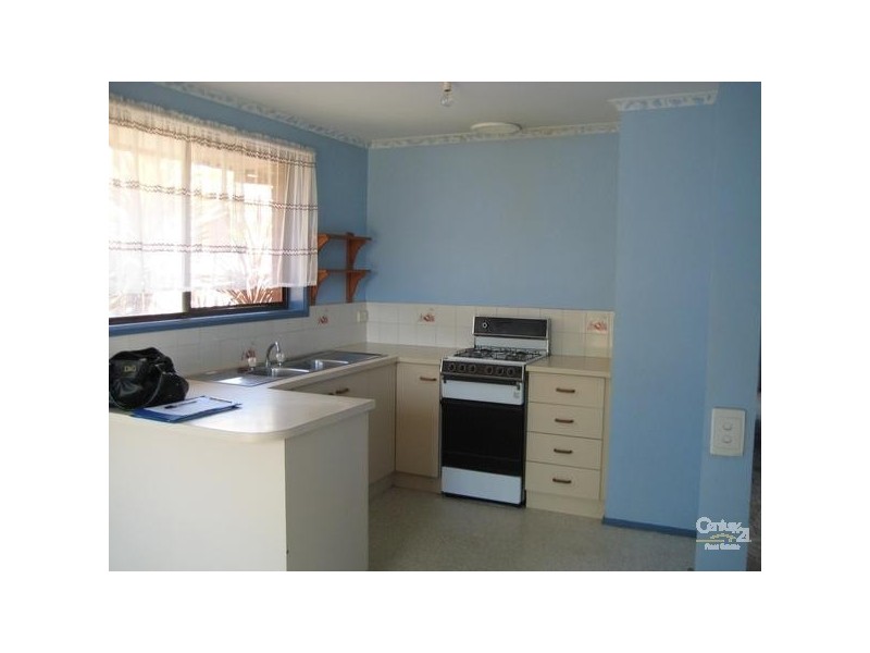 8 Cedar Drive, Hastings VIC 3915