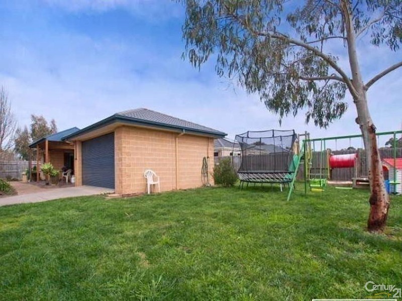 16 Kuan Yin Place, Hastings VIC 3915