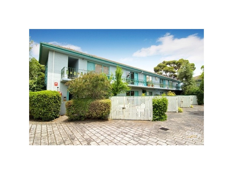 13/2 Maroona Road, Carnegie VIC 3163