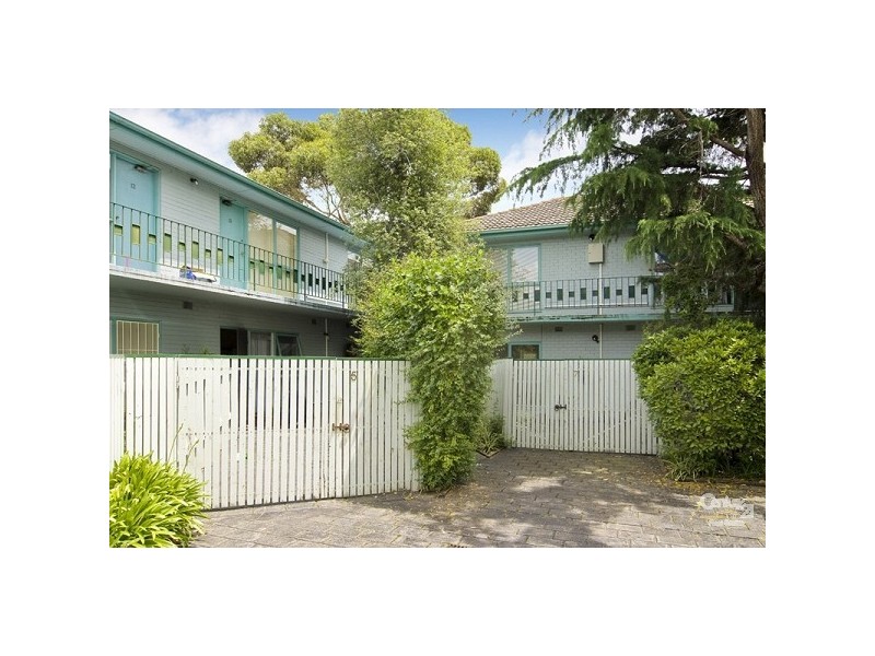 13/2 Maroona Road, Carnegie VIC 3163