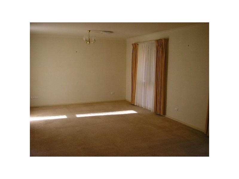 2/13 Howe Street, Murrumbeena VIC 3163