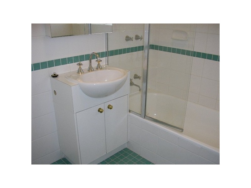 4/67 Coorigil Road, Carnegie VIC 3163