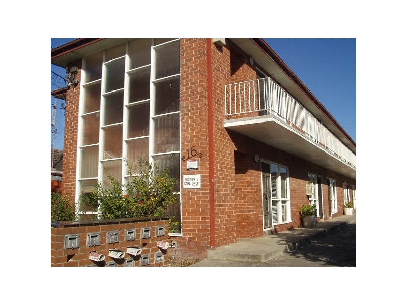 5/16 Kokaribb Road, Carnegie VIC 3163