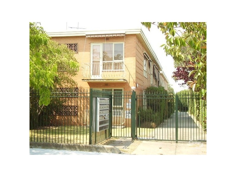 4/5 Gnarwyn Road, Carnegie VIC 3163
