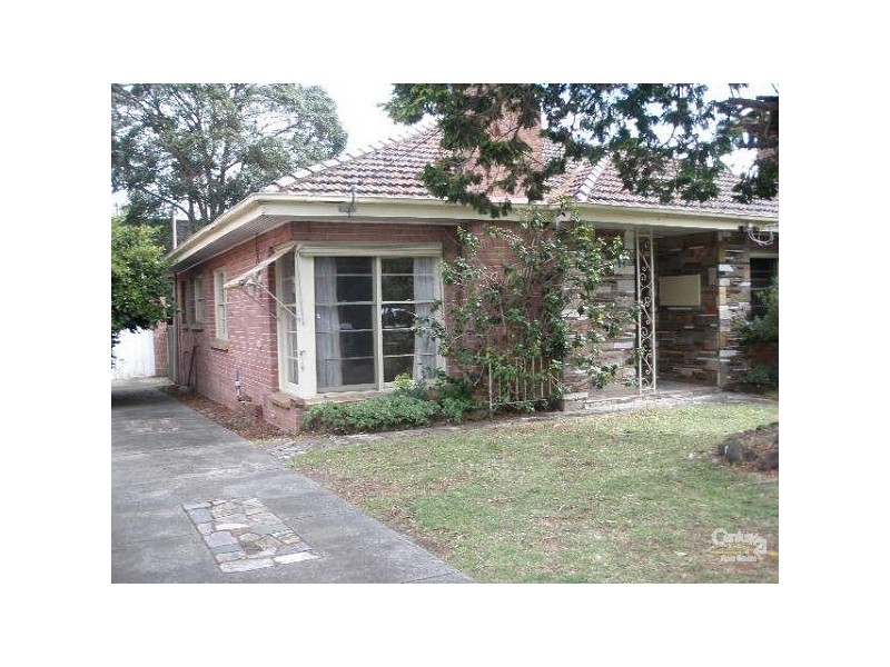 2 Strathearn Avenue, Murrumbeena VIC 3163