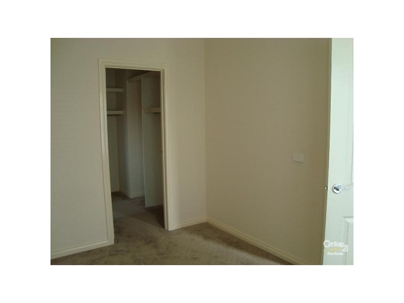 1/13 Mernda Avenue, Carnegie VIC 3163