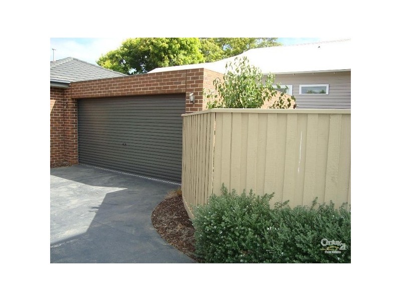 1/13 Mernda Avenue, Carnegie VIC 3163